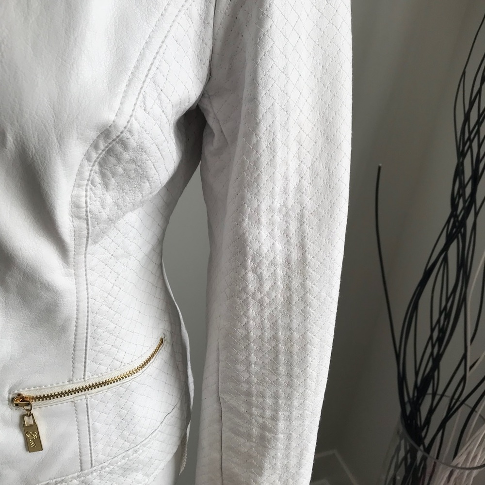 EUC Guess White Pleather Moto style jacket - Picture 2 of 5